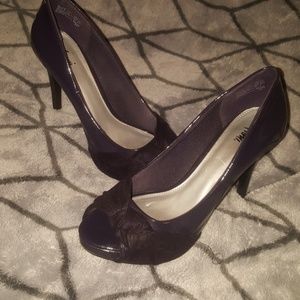 Dark purple knot design peep toe heel